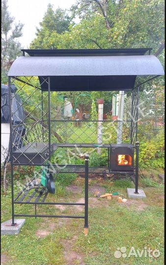 Мангал с крышей