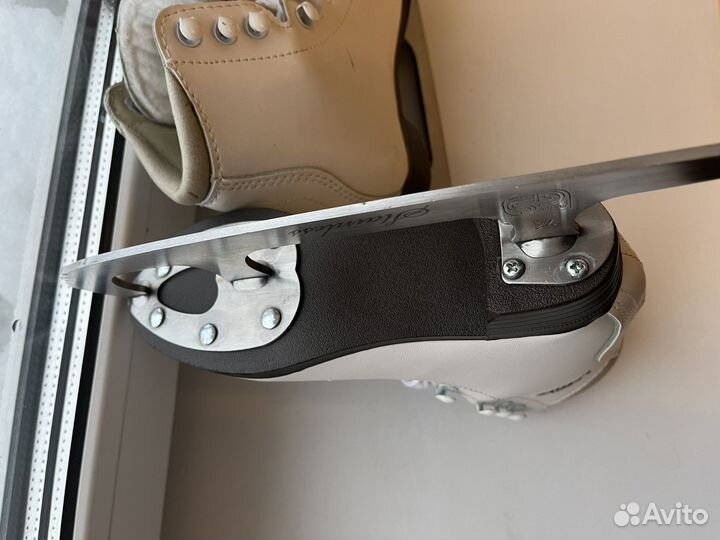 Коньки для девочки 5-7лет 30р