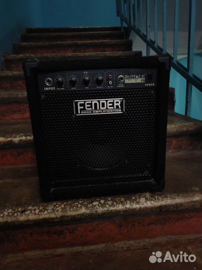 Басовый комбоусилитель