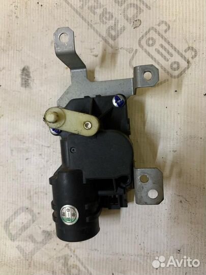 Моторчик заслонки печки Nissan Primera P11 1998