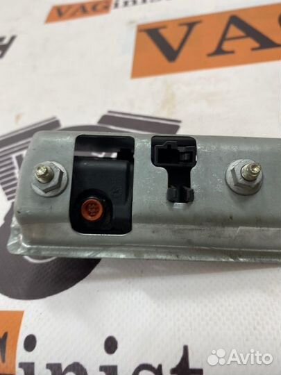 Кнопка открывания багажника Vw Passat B6 3.2 2008