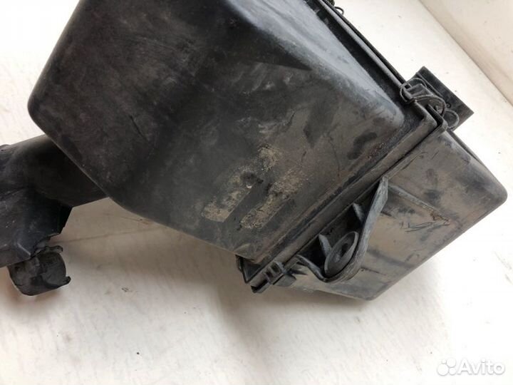 Корпус воздушного фильтра Audi A6 1997