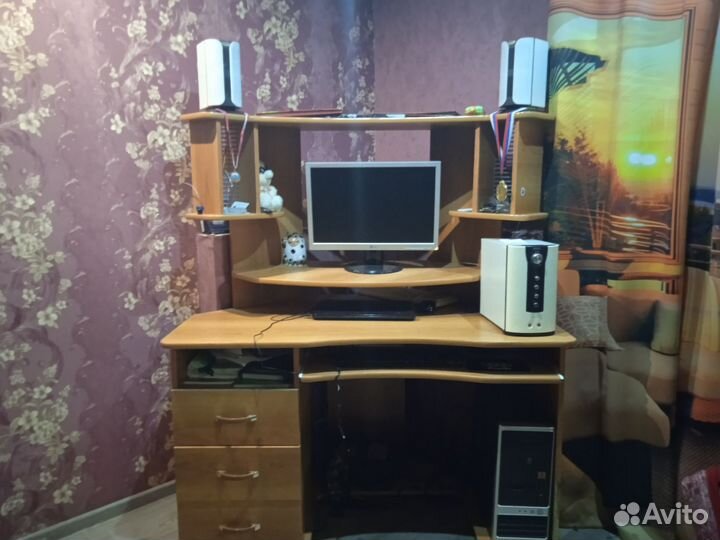 Компьютерный стол