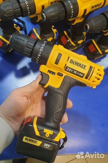 Шуруповерт dewalt новый