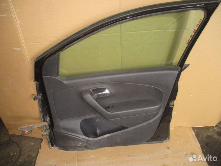 Обшивка двери передней правой VW Polo Sedan