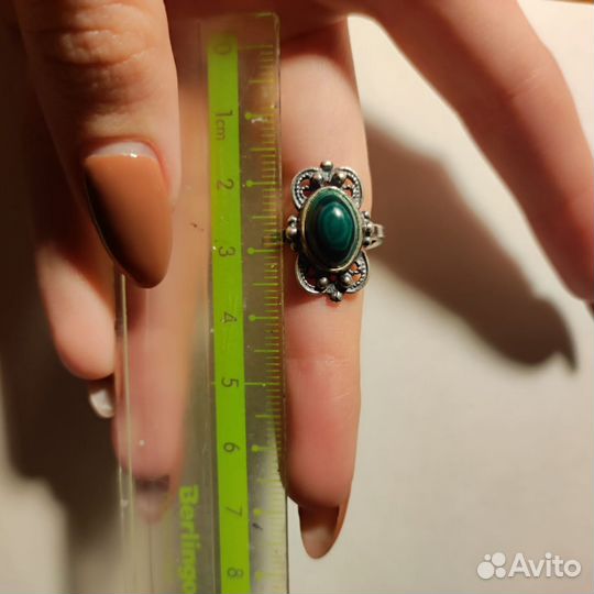 Серебряное кольцо с малахитом