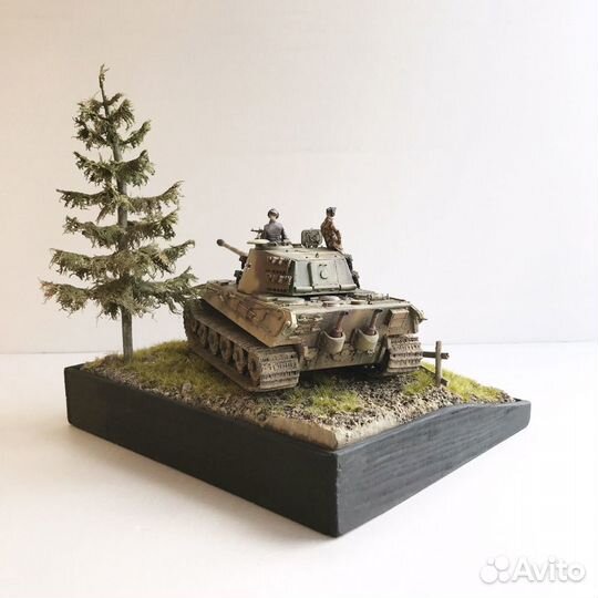 Модель танка Тигр II в диораме