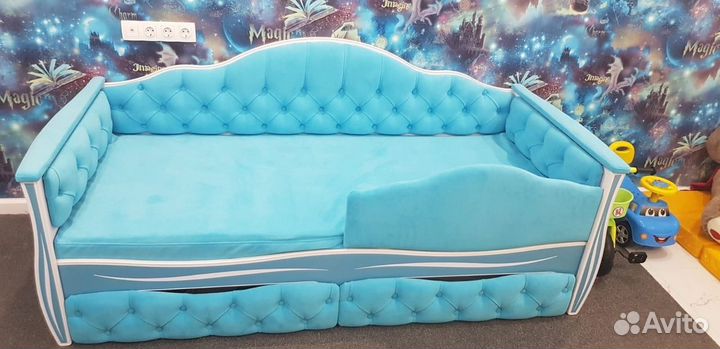 Кровать интерьерная мягкая