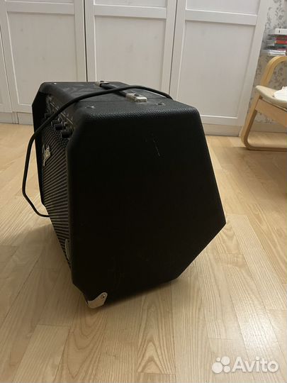 Басовый комбоусилитель Fender Bassman 25