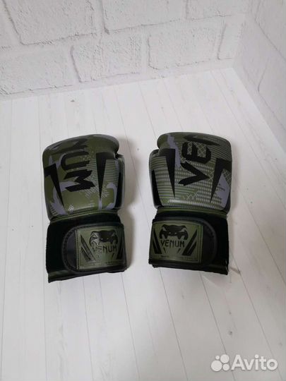 Боксерские перчатки