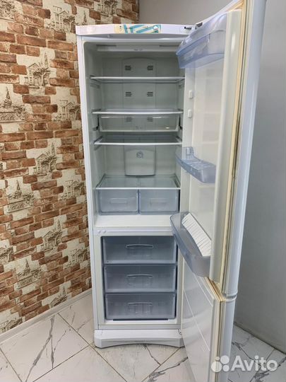Холодильник Indesit бу no frost