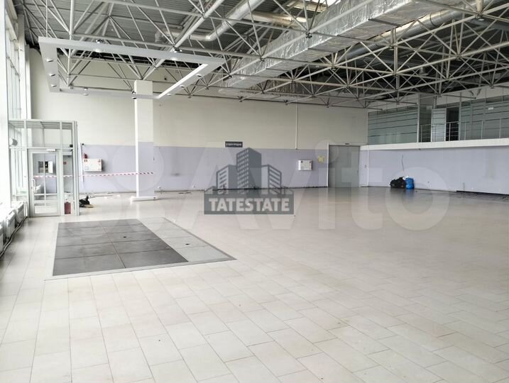 Бывший автосалон