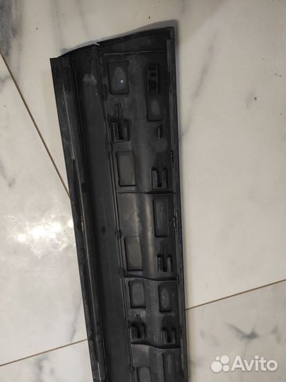 Porsche Cayenne 10- Накладка двери передней правой