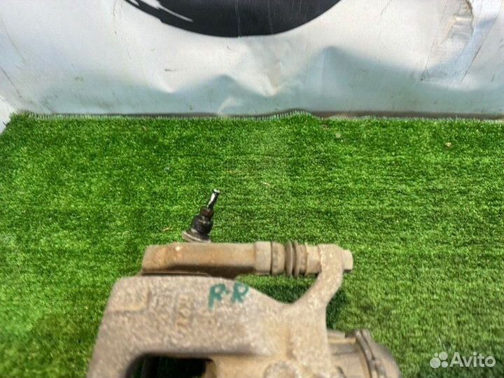 Суппорт тормозной задний правый Honda Vezel RU4