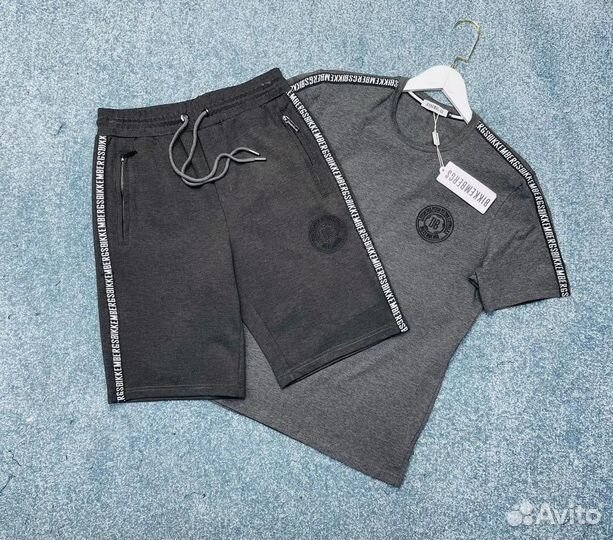 Шорты и футболка мужские Bikkembergs