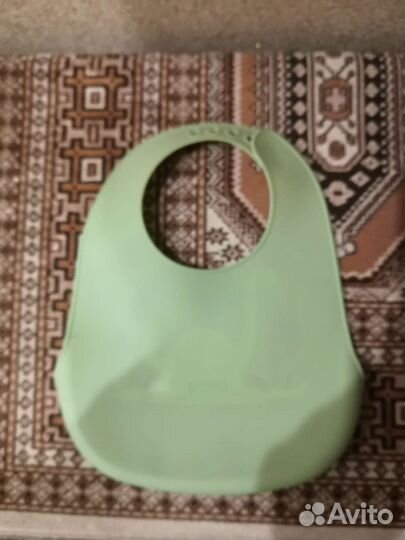Нагрудник - слюнявчик силиконовый новый