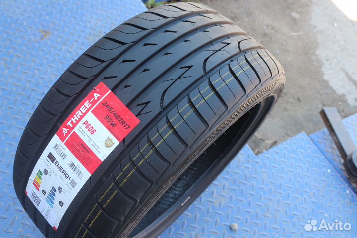 Three-A P606 245/40 R17 95W