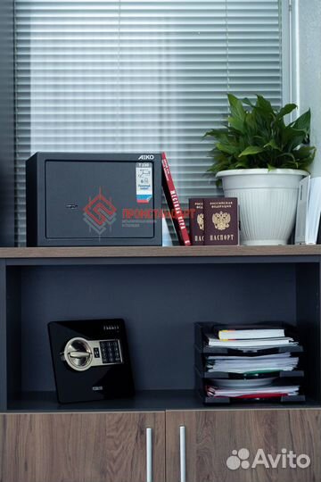 Сейф металический для ценностей