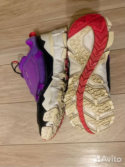 Кроссовки женские