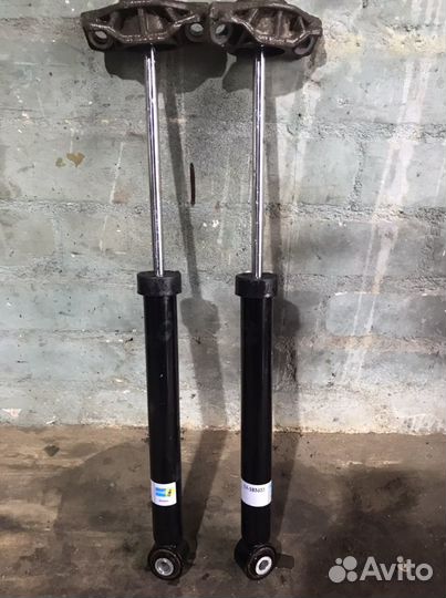 Задние амортизаторы Opel Астра J 2014 г.в