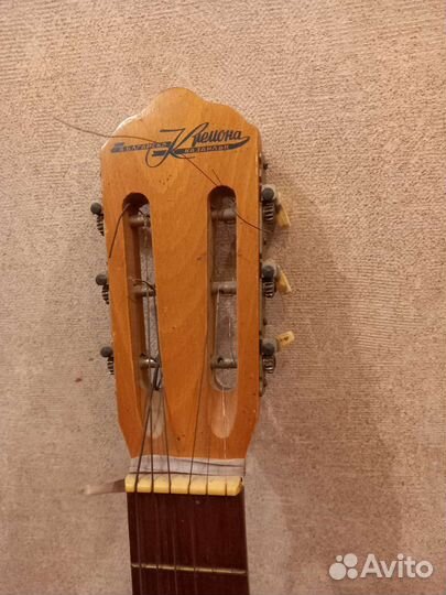 Акустическая гитара