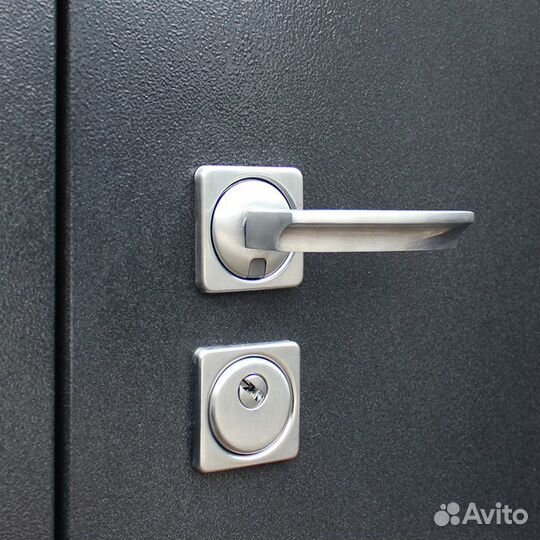 Входная дверь 