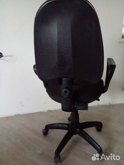 Офисное кресло