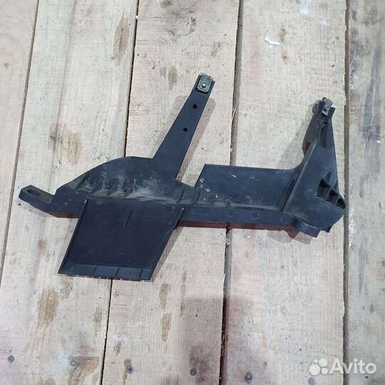 Кронштейн фары правый BMW X3 E83