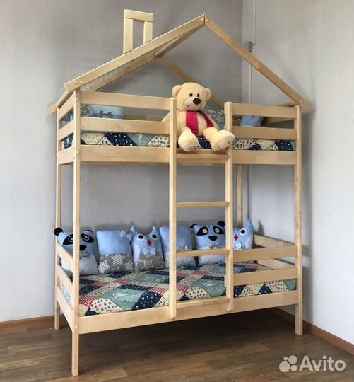 Двухъярусная кровать из дерева