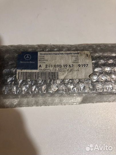 Молдинг передней левой двери Mercedes W211
