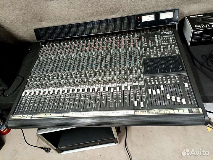 Студийное музыкальное оборудование