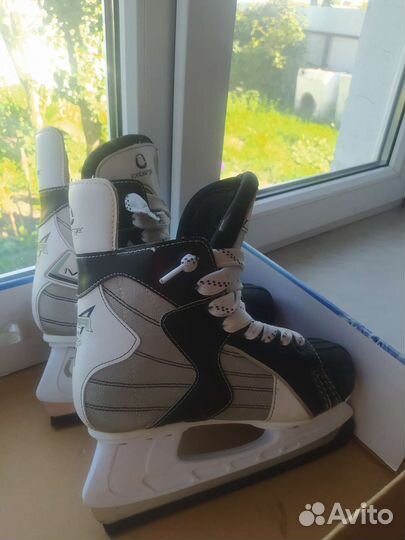 Коньки хоккейные