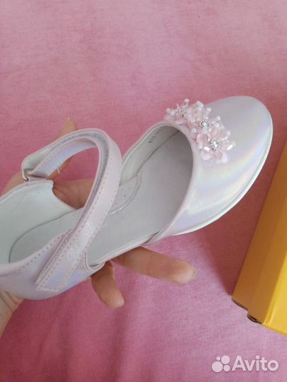 Продам туфли для девочки