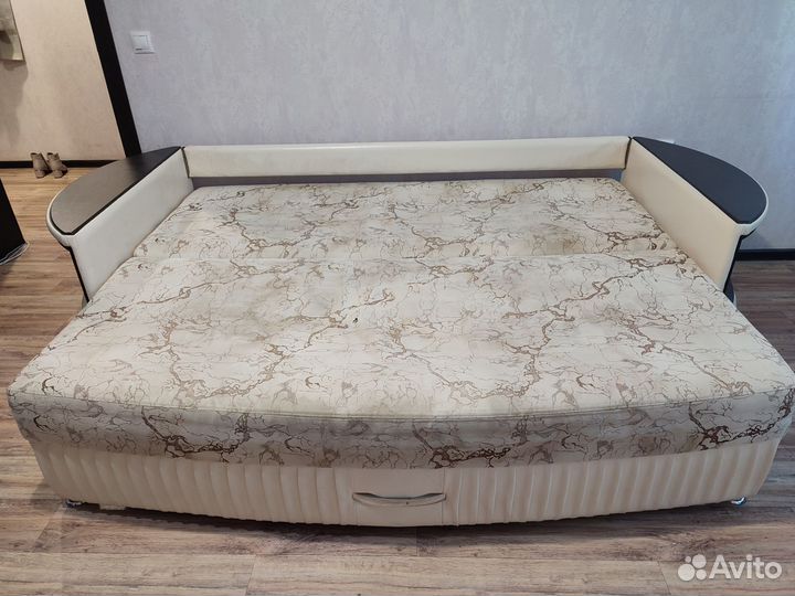 Диван бу (требует ремонта)