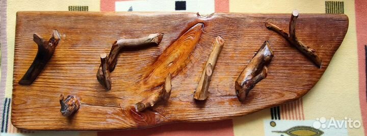 Вешалка настенная из дерева