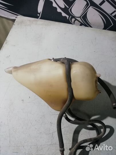 Расширительный бачок топливный BMW 5 E34