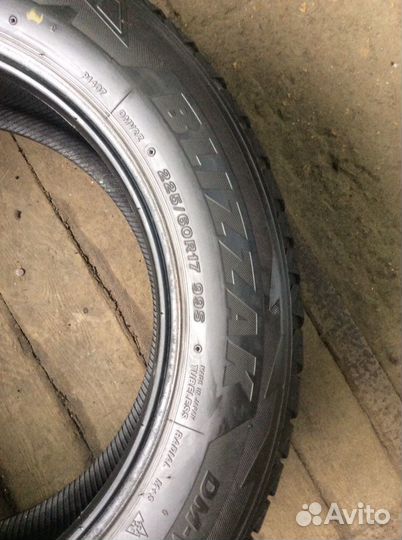 Bridgestone Blizzak DM-V2 225/60 R17
