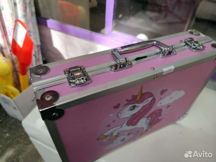 Юный художник набор для творчества чемодан