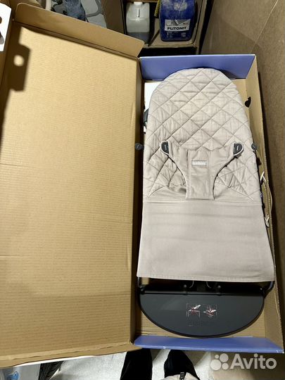Продам шезлонг Baby Bjorn