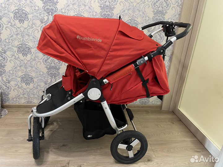 Коляска для двойни bumbleride