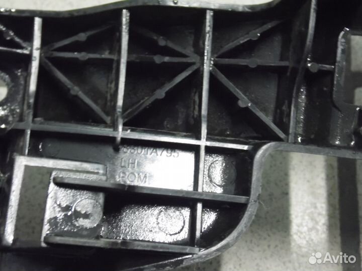 Кронштейн фары левой Peugeot 4007