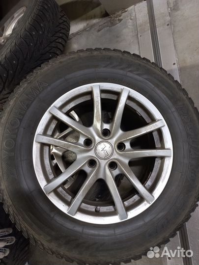 Шины yokohama IG35 215/70 R16 на литых дисках