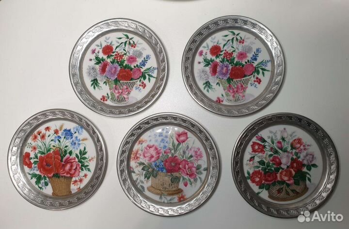 Тарелки. Подставки. Фарфор. Металл. Ассортимент