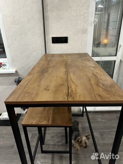 Барная стойка со стульями