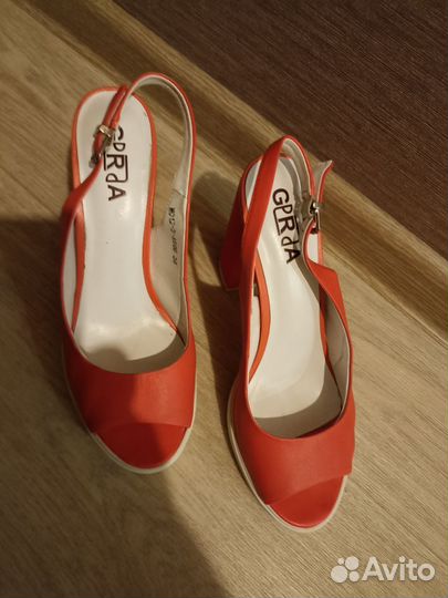 Босоножки женские