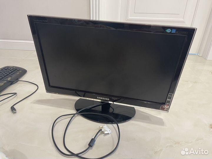 Цветной монитор Samsung P2250