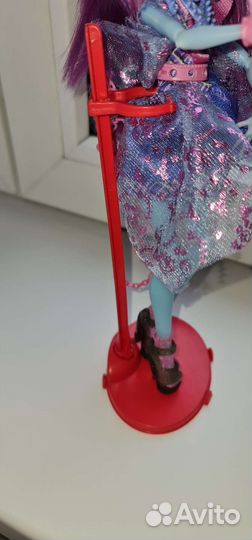 Красные подставки для кукол монстер хай, барби