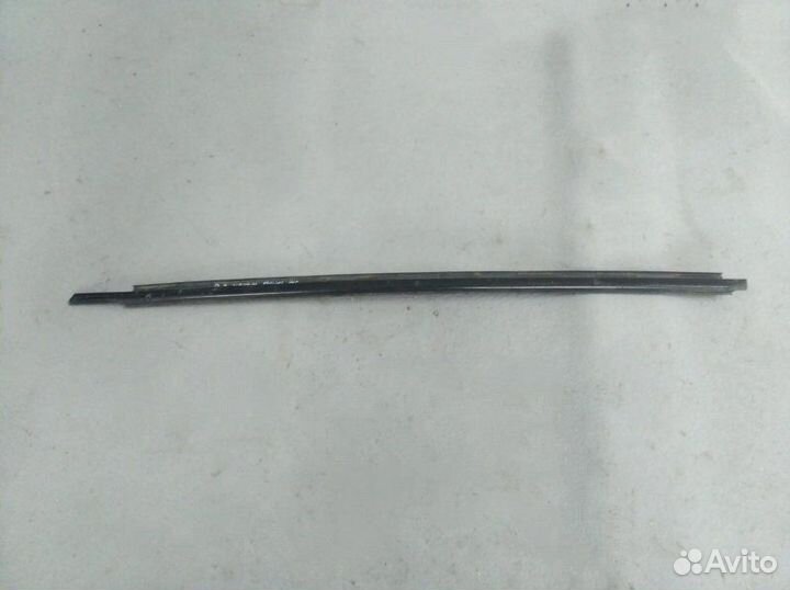 Уплотнитель стекла двери передний левый LADA