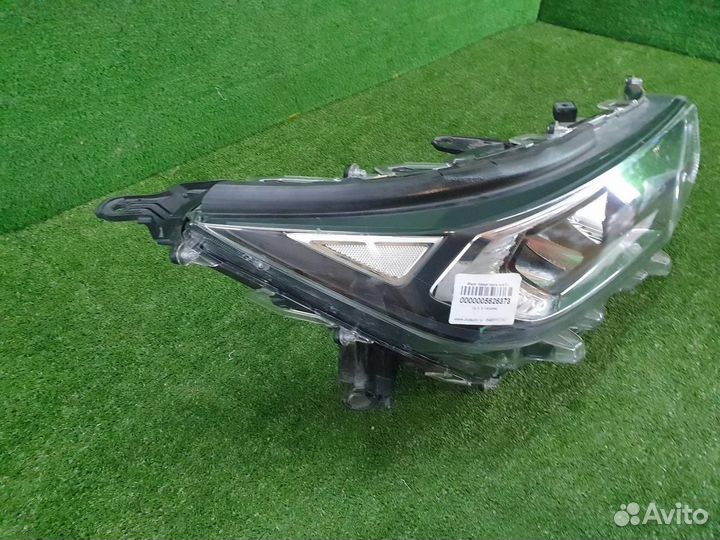 Фара правая Toyota RAV4
