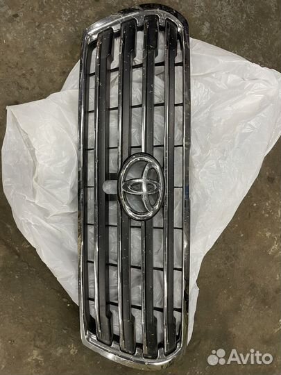 Решетка радиатора toyota land cruiser 200